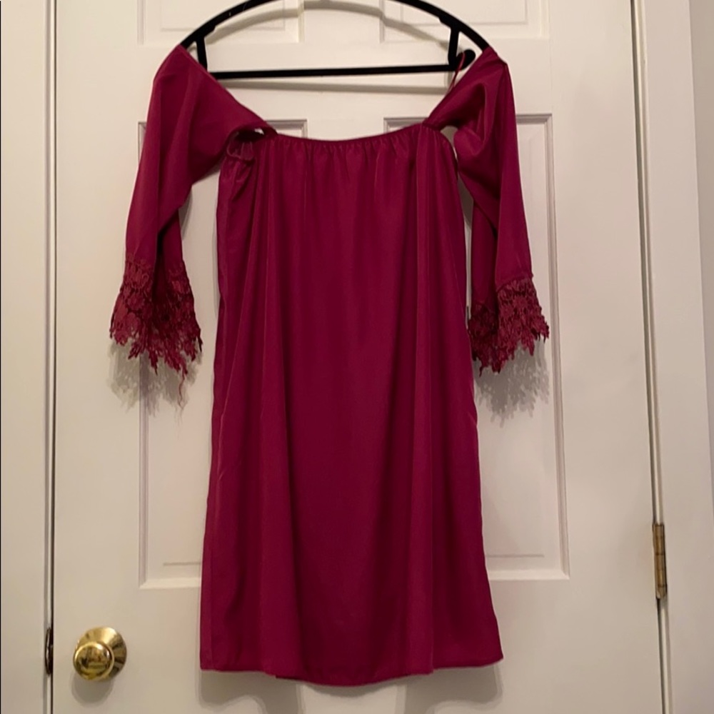 Off-The-Shoulder long sleeve lace dress